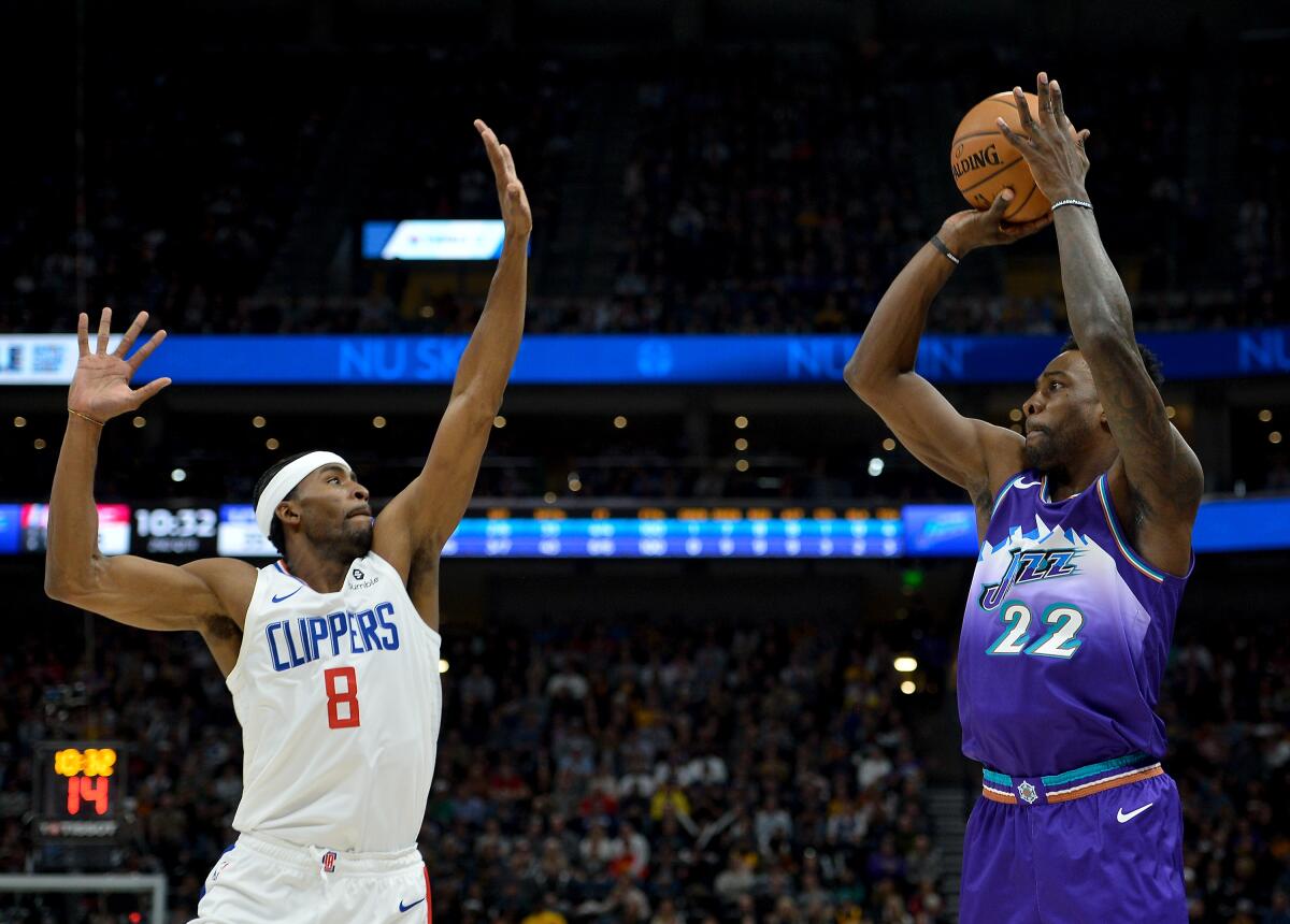 Utah Jazz forward Jeff Green shoots over Clippers forward Maurice Harkless during a game on Oct. 30.