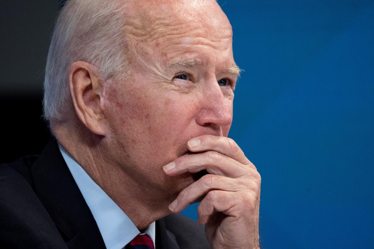 Aprobación de Biden cae al 44 % por manejo del retiro de tropas de Afganistán
