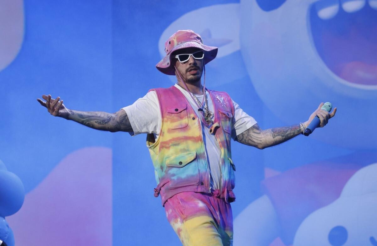 J Balvin lamenta la muerte del reconocido productor de música urbana.