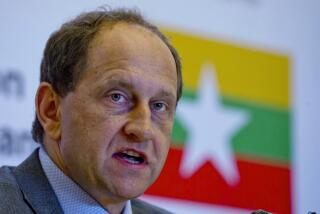 El jefe de la Misión de Observación Electoral de la Unión Europea para Myanmar Alexander Graf Lambsdorff en Yangon, Myanmar, el 10 de noviembre del 2015. (Foto AP /Gemunu Amarasinghe)