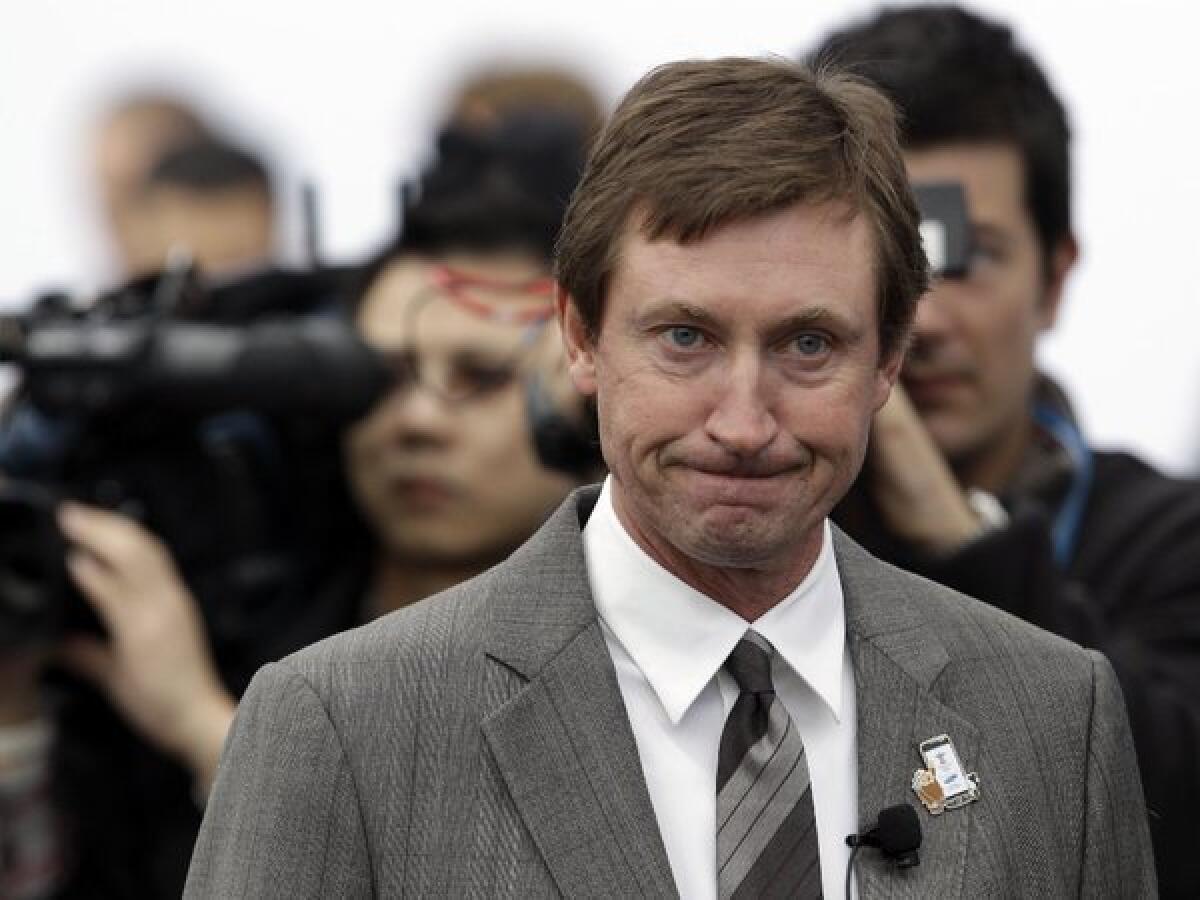 No, this is not a statue of Wayne Gretzky, this is the actual Wayne Gretzky.