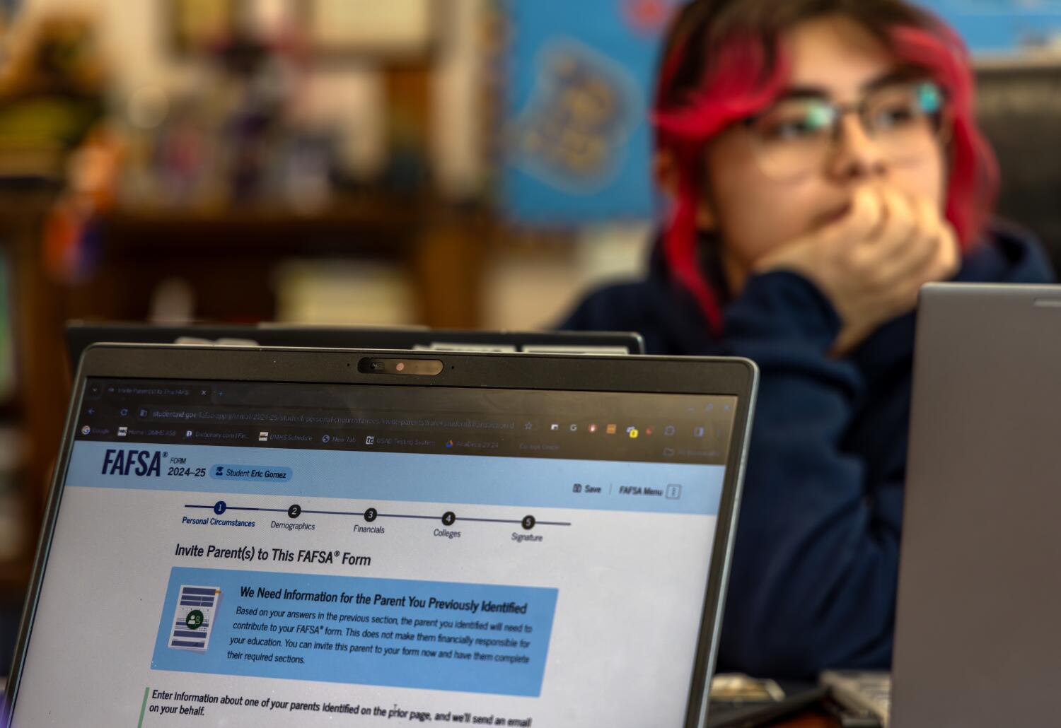 Frappé par le problème du numéro de sécurité sociale de la FAFSA ? Il existe une solution de contournement 2 ?url=https%3A%2F%2Fcalifornia times brightspot.s3.amazonaws.com%2Fd8%2F02%2F43c790c848e9b673f4e04fee51c8%2F1408552 me 0208 fasfa chaos school 009 ik