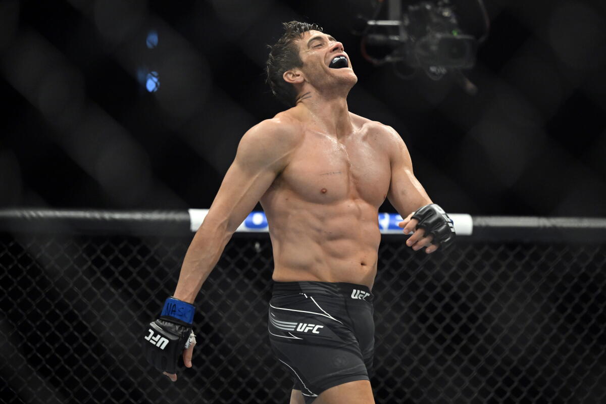 Ufc Jake Jake Gyllenhaal, at UFC 285, films 'Road House' remake - Los Angeles Times
