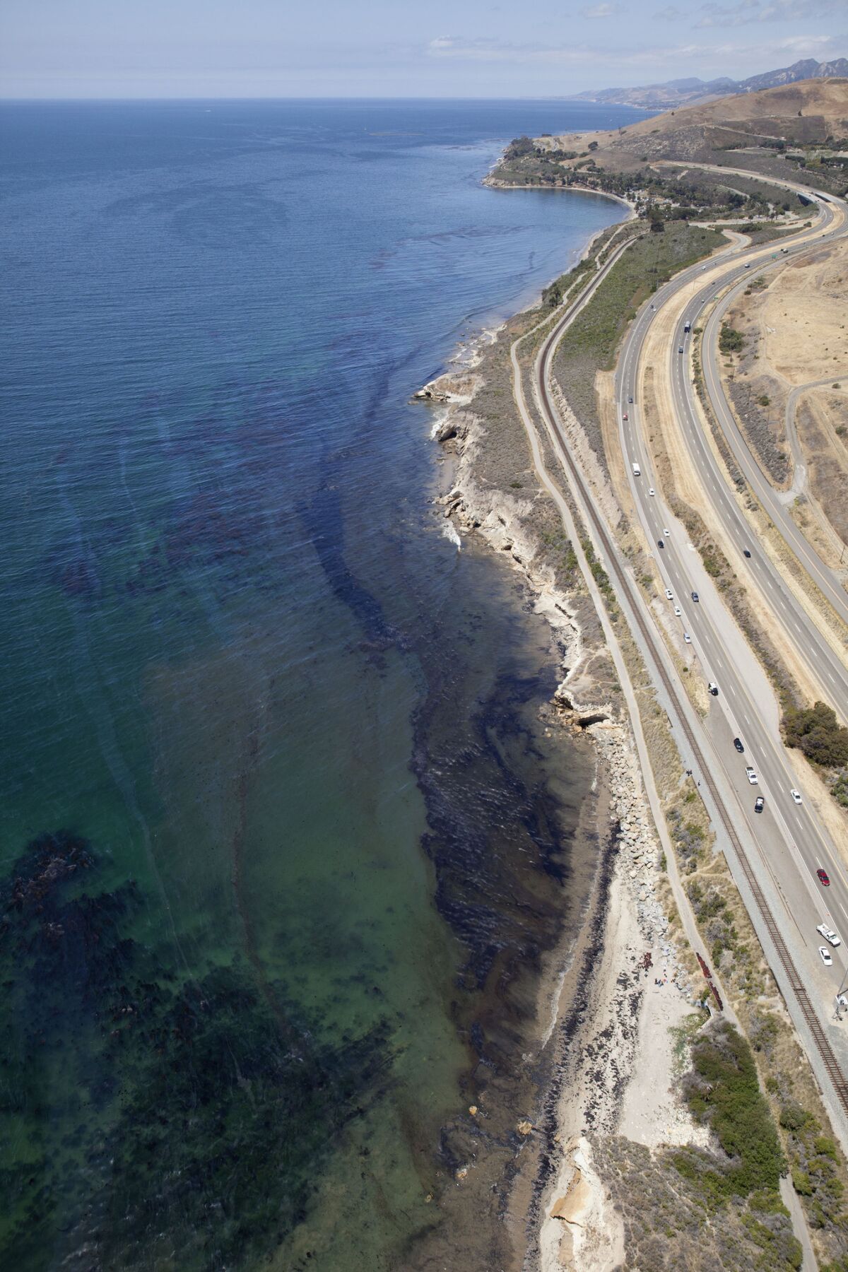 SANTA BARBARA, CALIF. -- WEDNESDAY, MAY 20, 2015: Oil soaked kelp and oil sheen on the shoreline as cleanup effort continues on the beach in Santa Barbara, Calif., on May 20, 2015. (Brian van der Brug / Los Angeles Times)