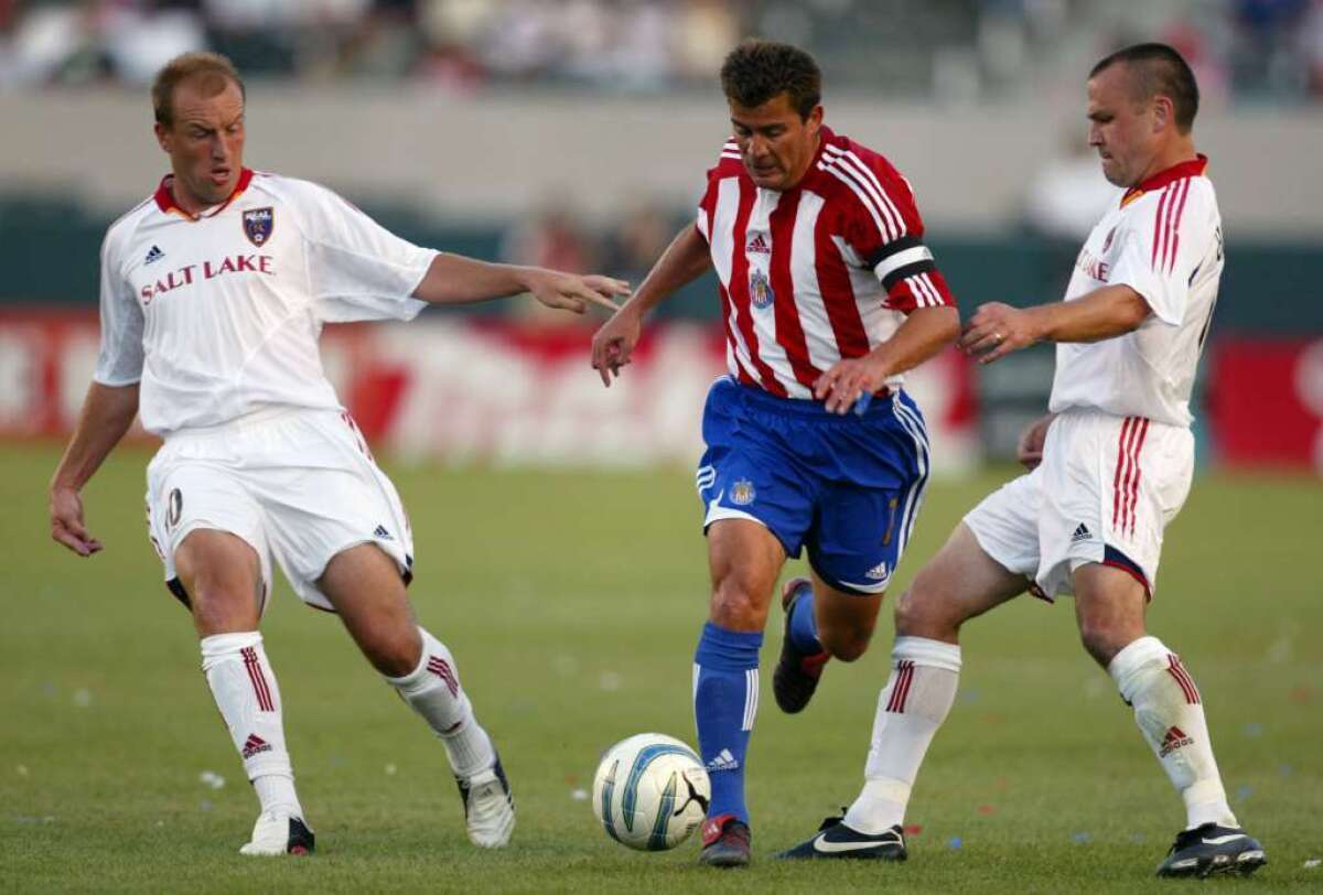 Ramón Ramírez (c) jugando con Chivas USA de MLS en 2005.