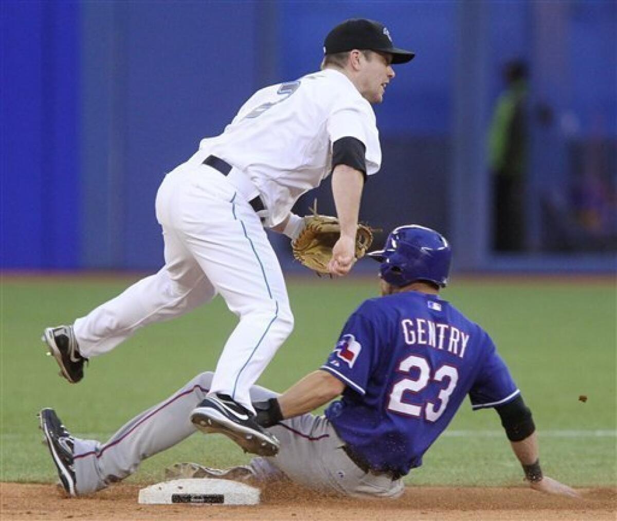 VERNON WELLS TORONTO BLUE JAYS ACTION SIGNED 8x10