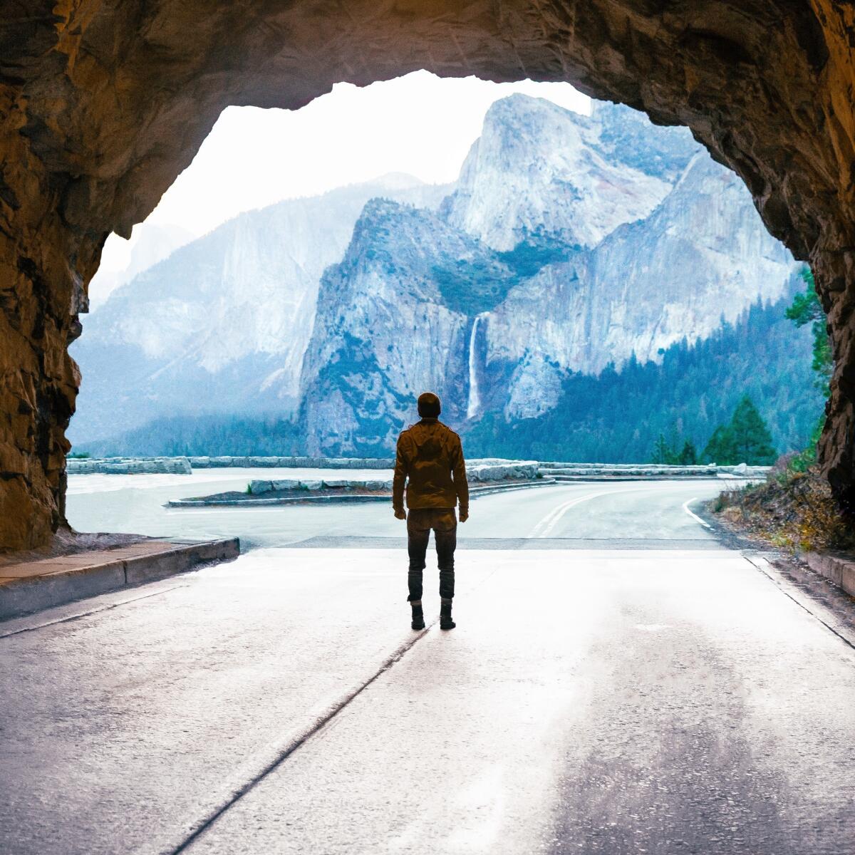 Caleb Jordan Lee (@calebjordanlee), "Tunnel View, Yosemite National Park," 2015 (Caleb Jordan Lee)