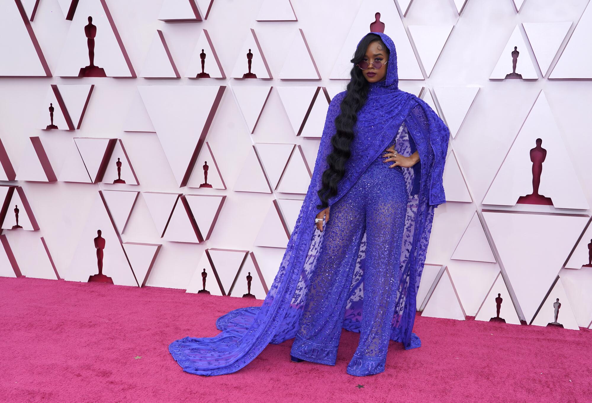 H.E.R. in a lacy, violet sari-style outfit from Dundas.