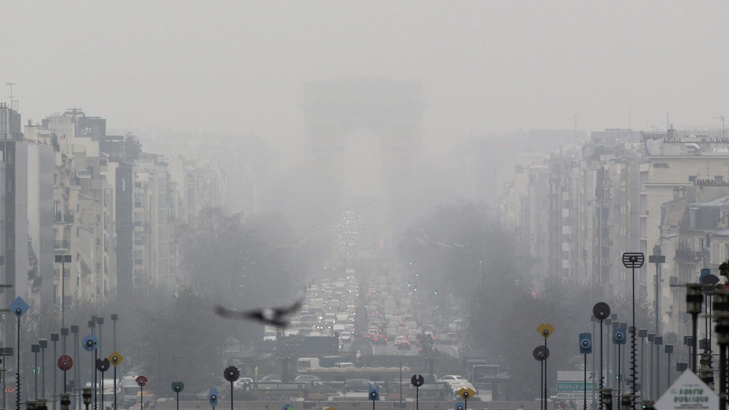 A faint view of the Arc de Triomphe through a foggy haze in Paris on March 20. French media reports state that high levels of air pollution are also affecting the atmosphere over the city.