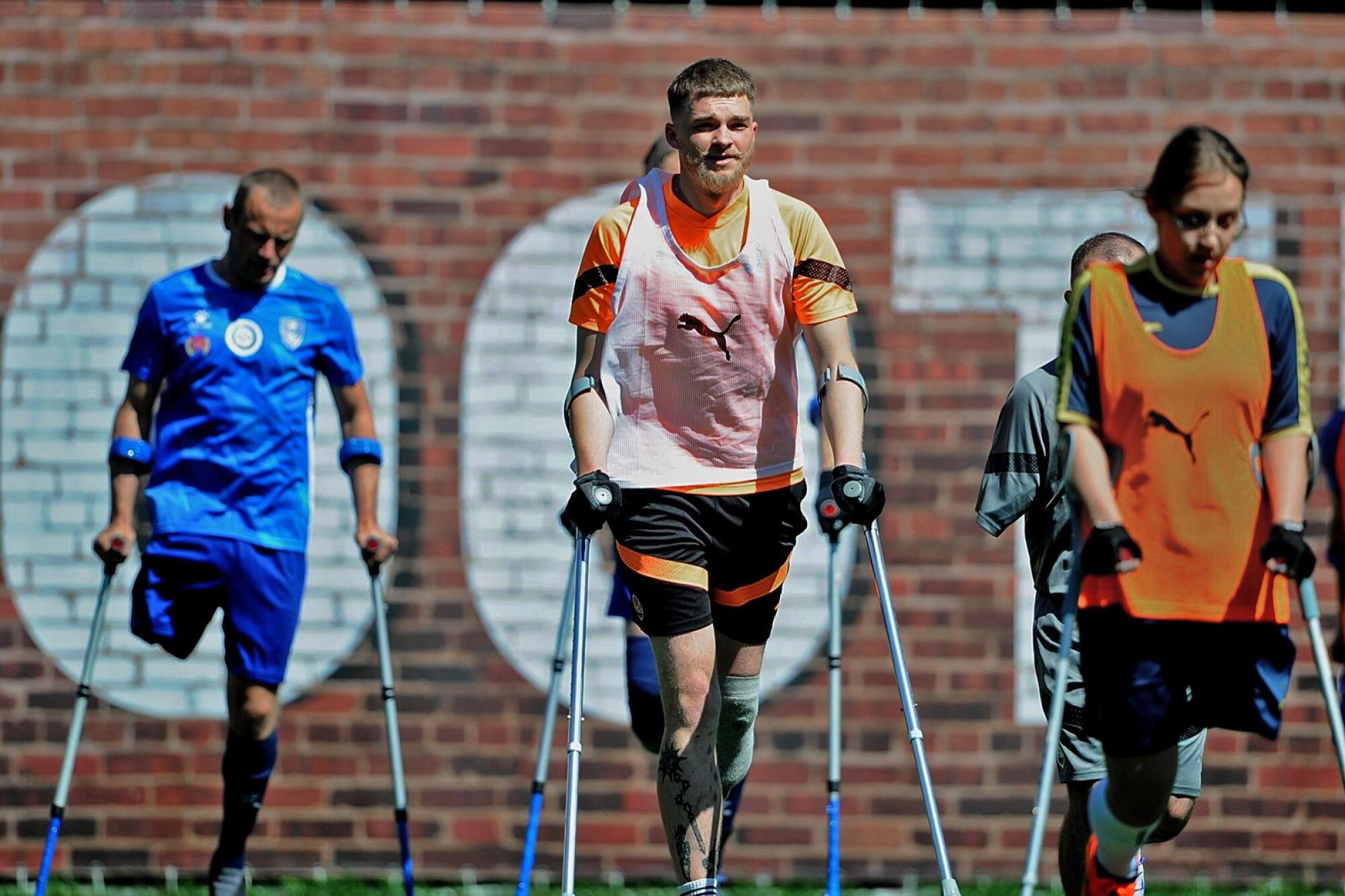 Oleksandr Kovalchuk, center, on the field with his FC Shakhtar teammates.