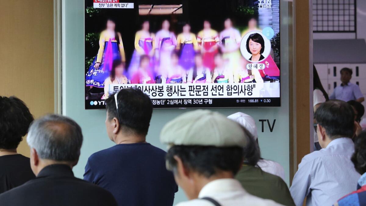 A news program playing at the Seoul Railway Station on July 20 shows a blurred photo of North Korean restaurant workers at the center in a dispute between North and South Korea.