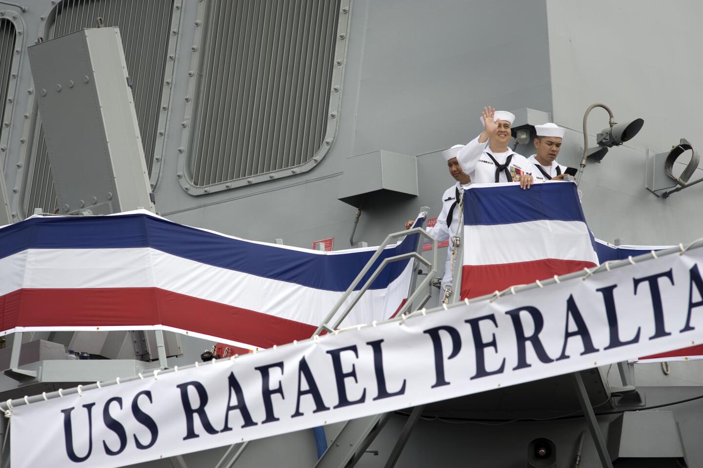 El 'USS Rafael Peralta' rinde homenaje al soldado del mismo nombre que emigró con su familia de México a San Diego, California, y se enroló en las Fuerzas Armadas el mismo día que obtuvo su residencia legal permanente.