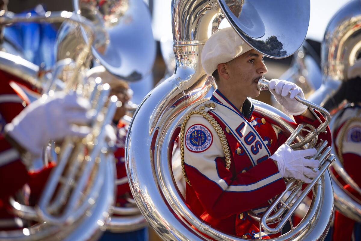Band of Honor dari Semua Kota di Los Angeles Unified School District hadir.