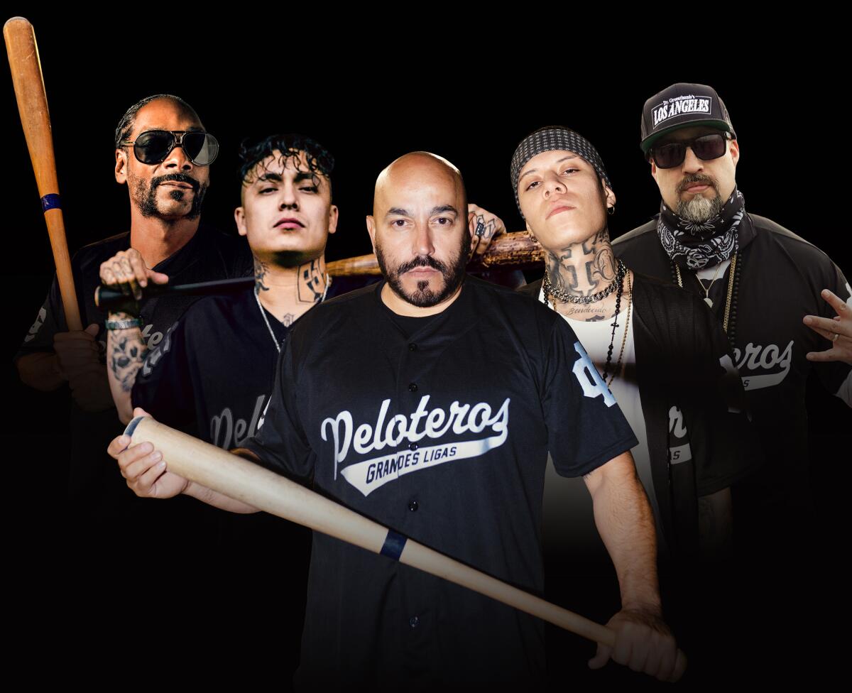  Snoop Dogg, de izquierda a derecha, Aleman, Lupillo Rivera, Santa Fe Klan y B-Real.