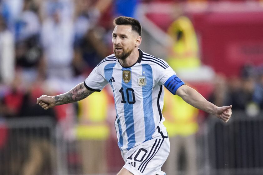 Lionel Messi, de la selección de Argentina, festeja tras anotar ante Jamaica, en el encuentro amistoso disputado el martes 27 de septiembre de 2022, en Harrison, Nueva Jersey (AP Foto/Eduardo Muñoz Alvarez)