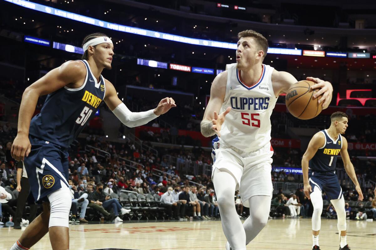 Isaiah Hartenstein drives against Denver's Aaron Gordon.