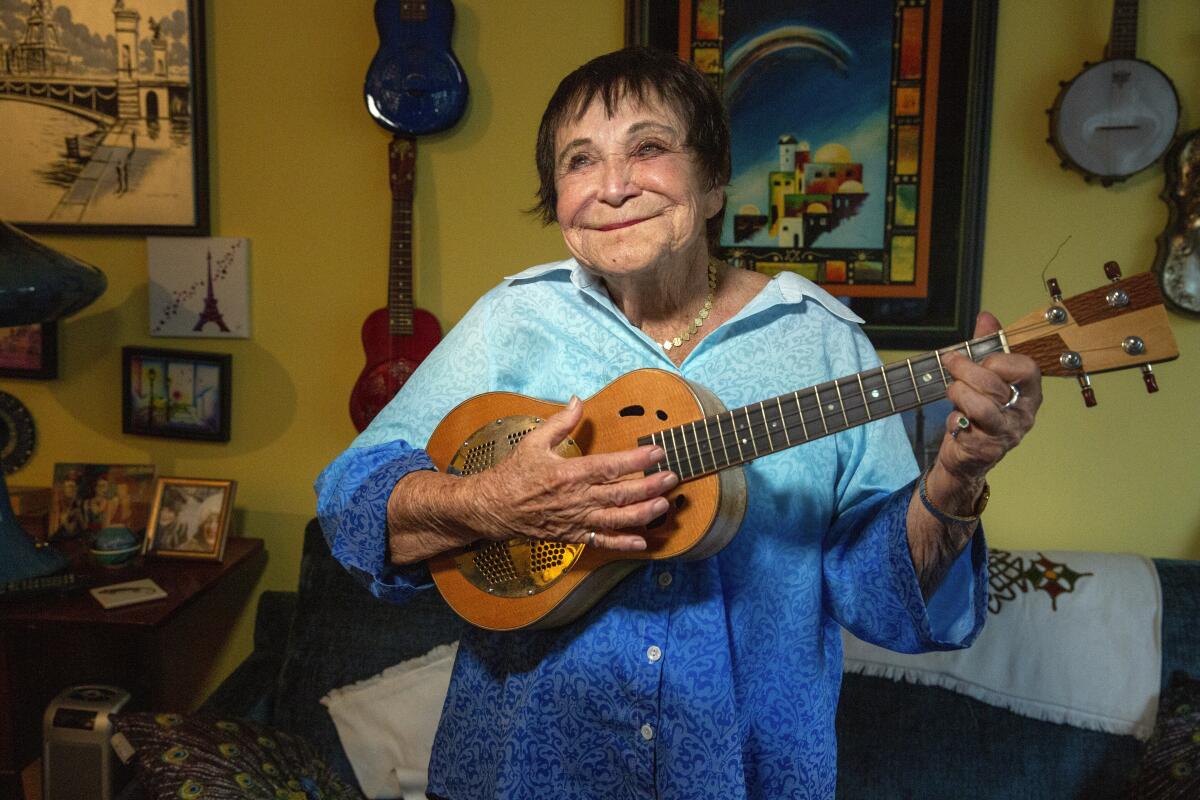 D'yan Forest, de 89 años, que ostenta el récord Guinness de comediante femenina 