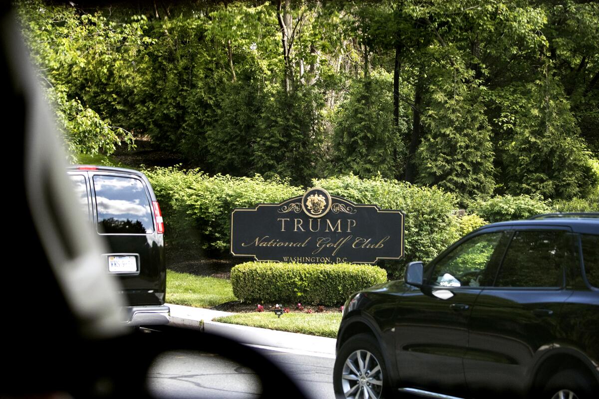 President Trump's motorcade arrives at Trump National Golf Club in Sterling, Va.