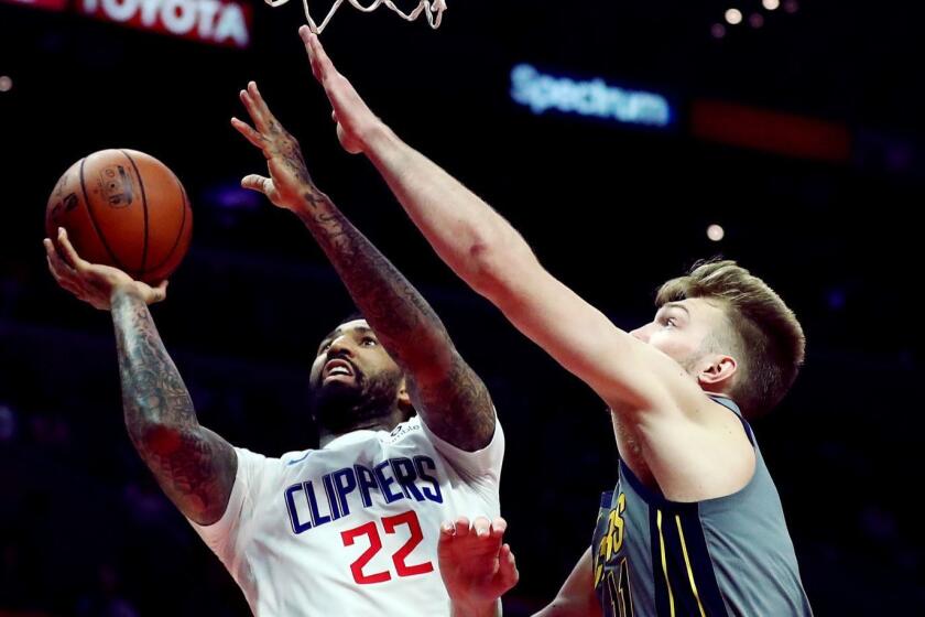 LOS ANGELES, CALIFORNIA - MARCH 19: Wilson Chandler #22 of the Los Angeles Clippers goes for a layup against Domantas Sabonis #11 of the Indiana Pacers during the second half at Staples Center on March 19, 2019 in Los Angeles, California. NOTE TO USER: User expressly acknowledges and agrees that, by downloading and or using this photograph, User is consenting to the terms and conditions of the Getty Images License Agreement. (Photo by Yong Teck Lim/Getty Images) ** OUTS - ELSENT, FPG, CM - OUTS * NM, PH, VA if sourced by CT, LA or MoD **