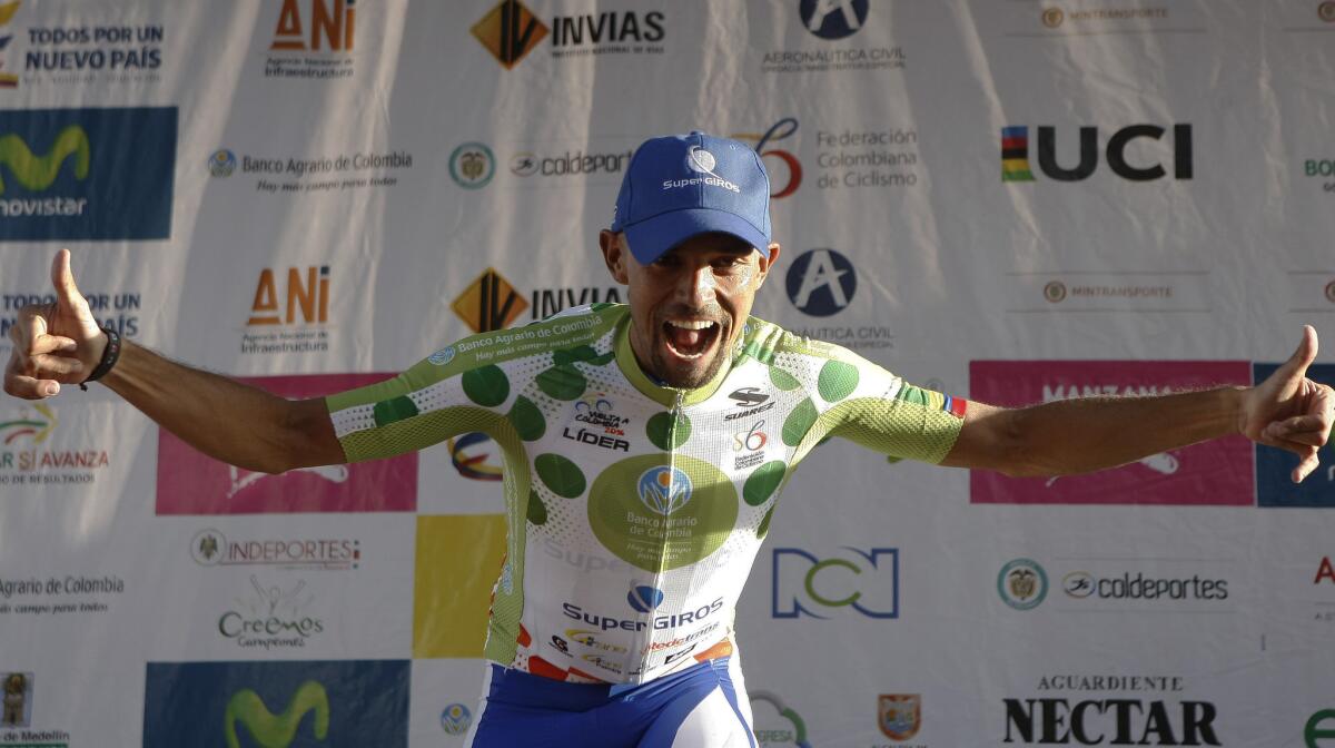 El ciclista colombiano Mauricio Ortega celebra hoy, sábado 18 de junio de 2016, después de ganar la sexta etapa de la Vuelta a Colombia, que fue de 17.5 kms. saliendo de Medellín y llegando al Alto de de Palmas. EFE/Luis Eduardo Noriega A. ** Usable by HOY and SD Only **