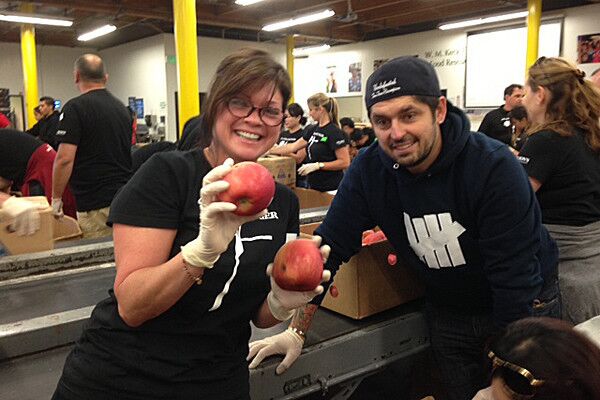 L.A.'s top chefs, celebrities, bloggers and other members of the food community turned out Saturday to volunteer at the L.A. Regional Food Bank. Among them: Actress Valerie Bertinelli ("Hot in Cleveland") and pop-up chef Ludo Lefebvre.