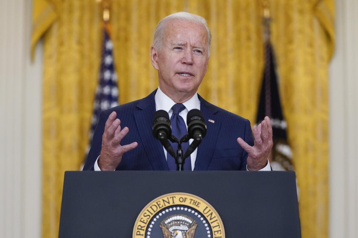 El presidente Joe Biden pronuncia un discurso en la Casa Blanca, en Washington.