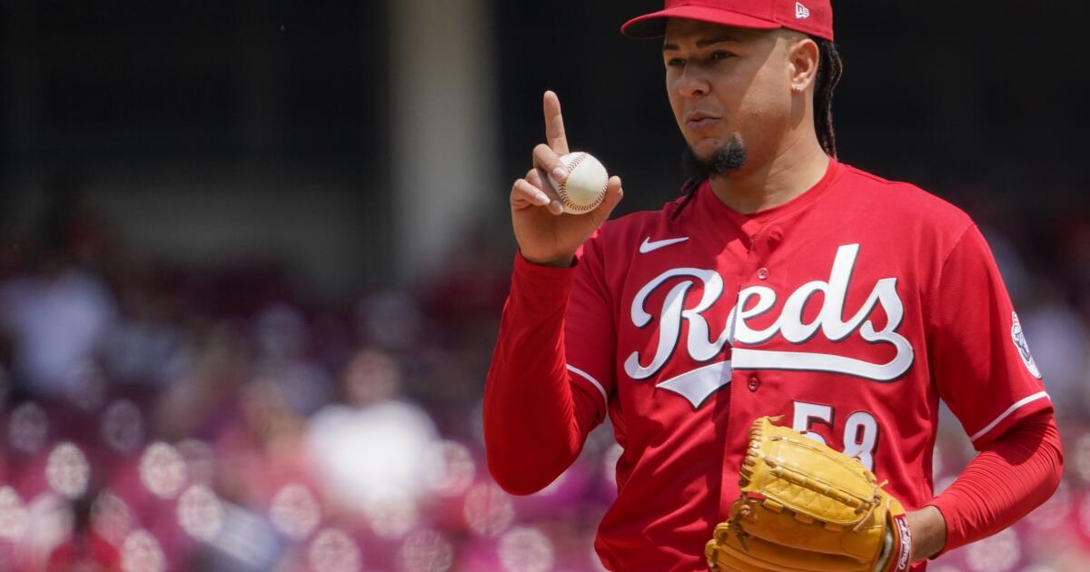 Plaschke: luis castillo, not juan soto, should be dodgers' top trade target