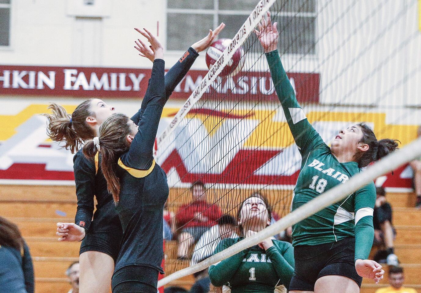 Photo Gallery: La Canada vs. Blair in Rio Hondo League girls' volleyball