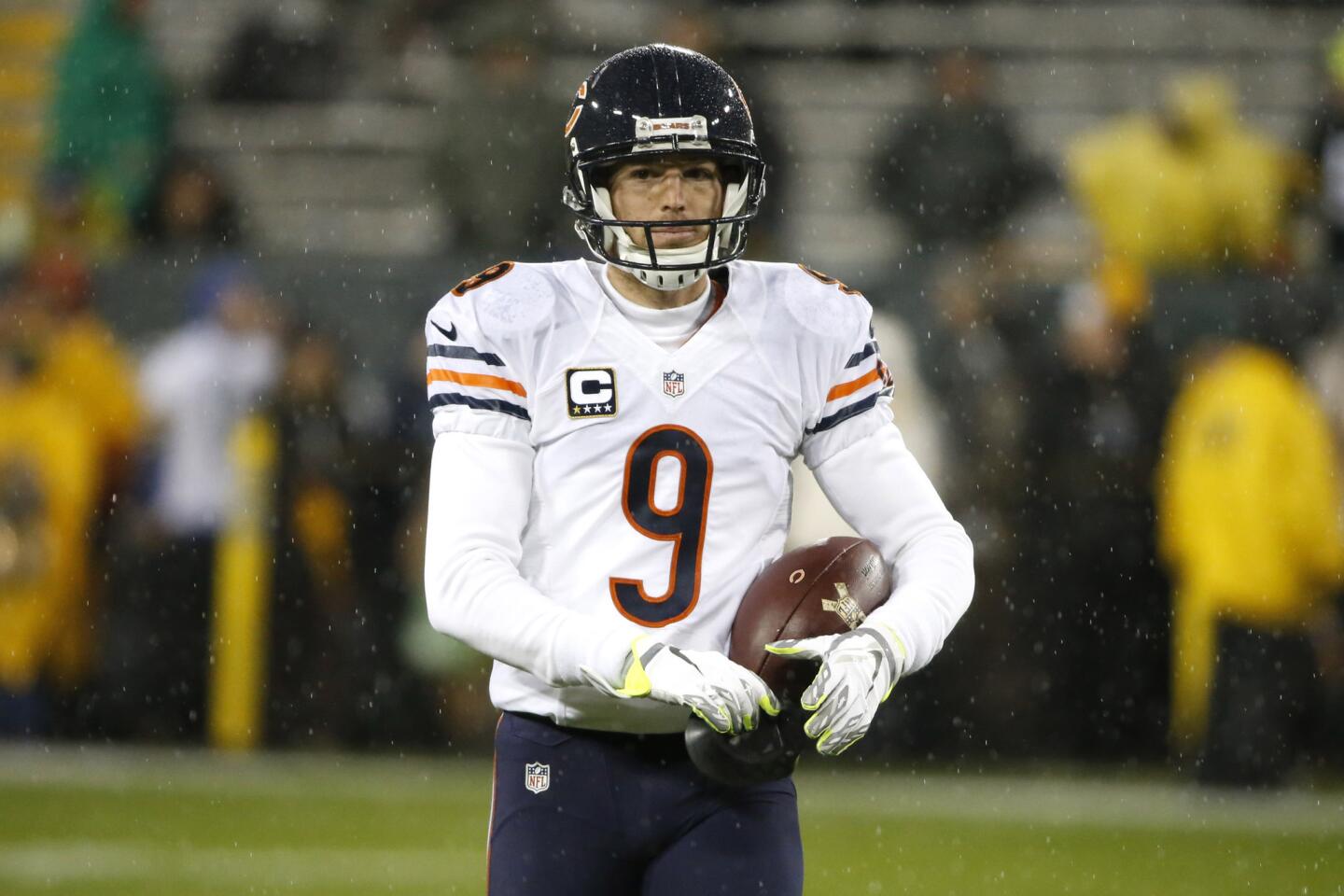 Robbie Gould during warm-ups as the rain comes down before facing the Packers at Lambeau Field.