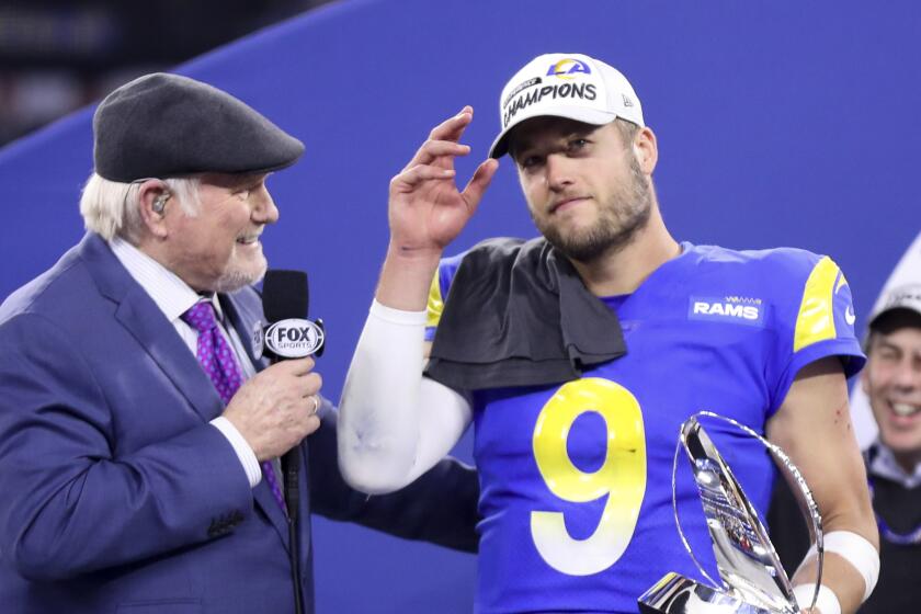 Rams quarterback Matthew Stafford (9) talks with Terry Bradshaw after defeating the San Francisco 49ers