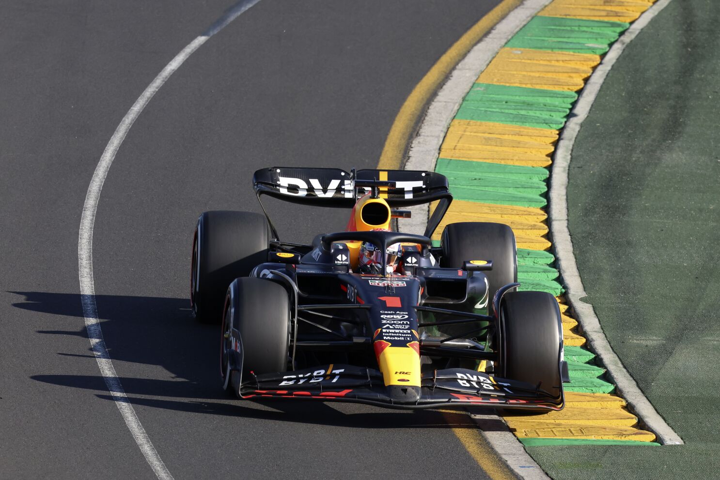 Wees Chromatisch Neerduwen Verstappen wins in wild finish to F1 Australian Grand Prix - The San Diego  Union-Tribune