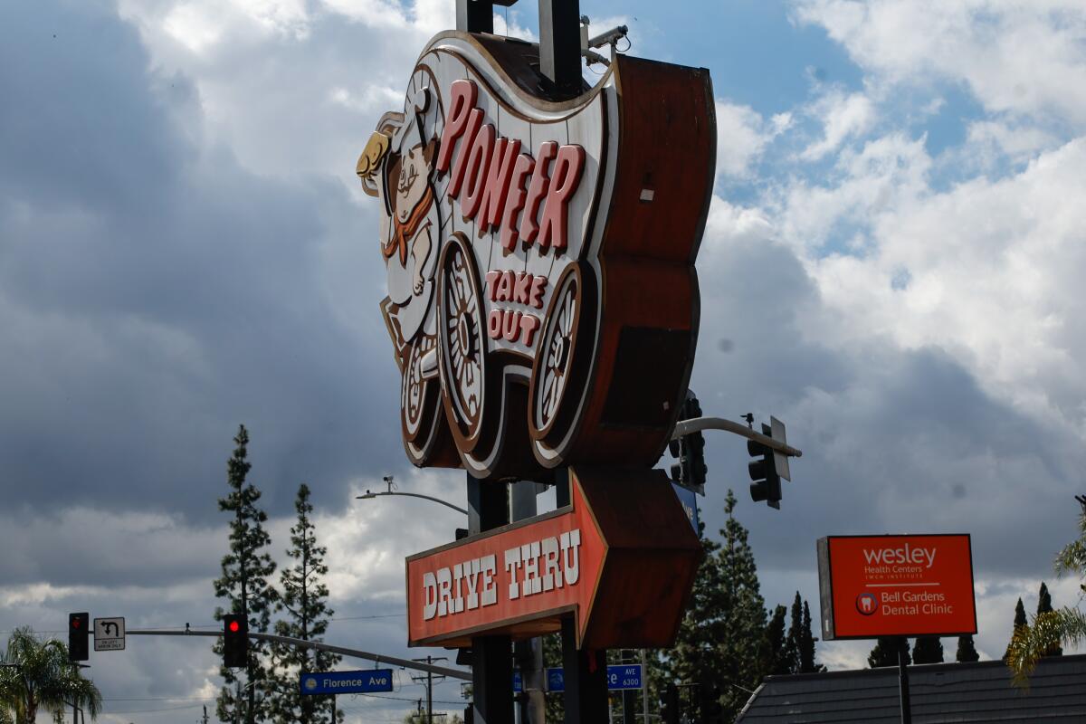 Pioneer Chicken in Bell Gardens