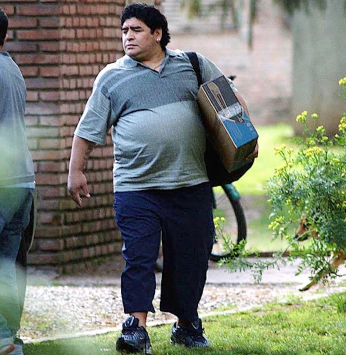 En marzo de 2005, Diego fue sometido a una reducción de estómago para bajar de peso.