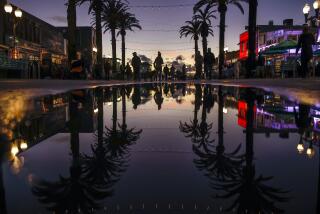 HERMOSA BEACH, CA - JANUARY 29: Restaurants along Pier Plaza in Hermosa Beach, CA, returned to outdoor dining, under new, loosened, statewide coronavirus restrictions, Friday, Jan. 29, 2021. (Jay L. Clendenin / Los Angeles Times)