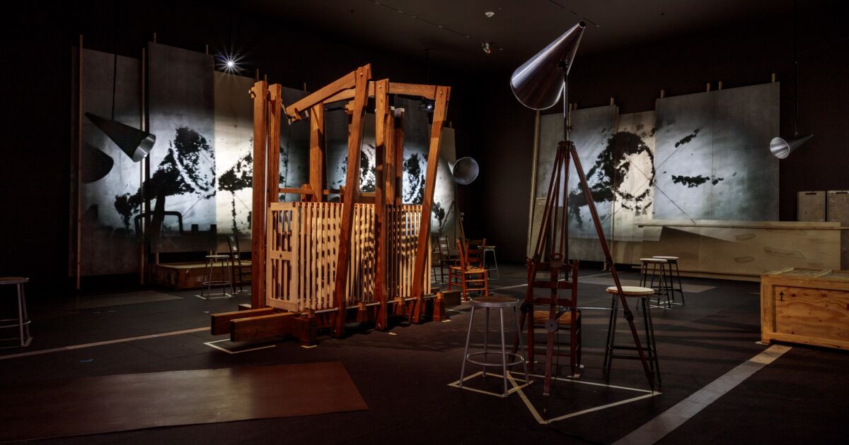 Reseña: La extraordinaria meditación sobre el apartheid de William Kentridge Reseña: La extraordinaria meditación sobre el apartheid de William Kentridge