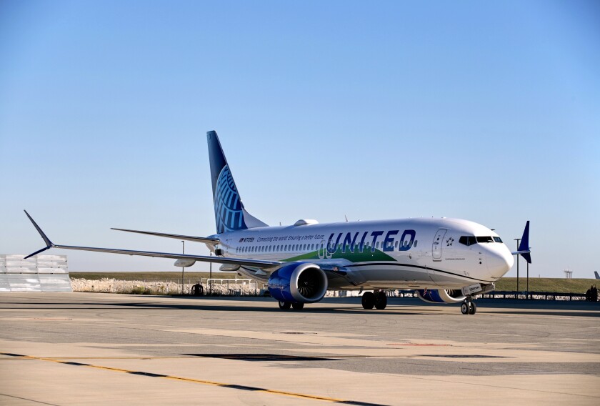 Un jet de United Airlines en la pista