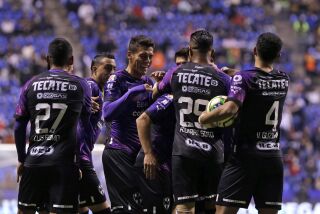 El uruguayo Aguirre manda al Monterrey al primer lugar del fútbol en México