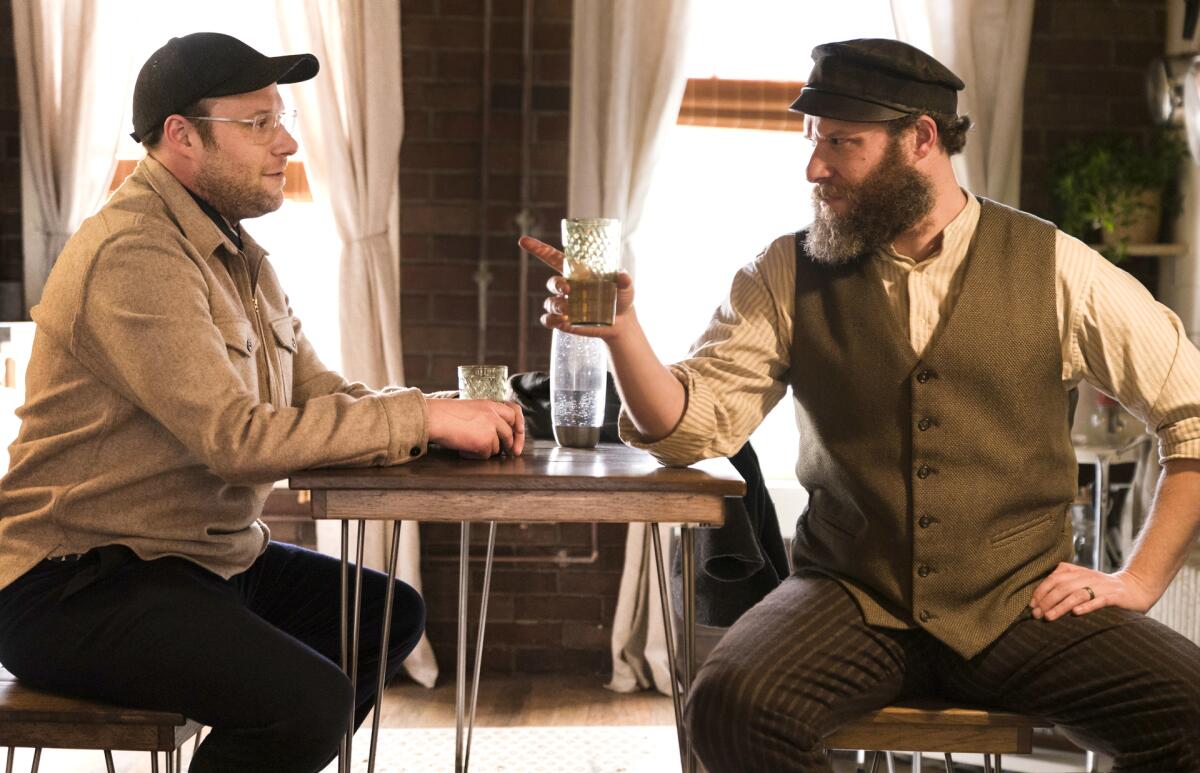 Seth Rogen, a la derecha, y Ben Greenbaum en una escena de "An American Pickle".