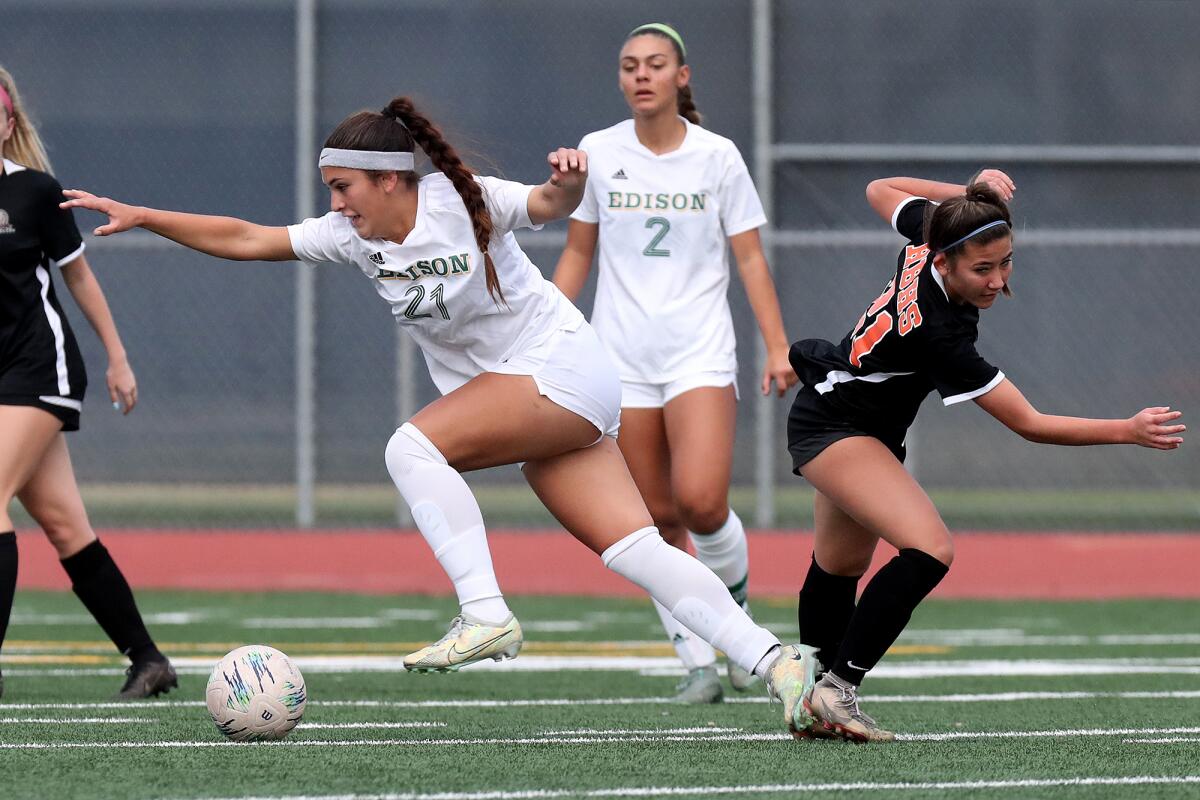 Edison's Olivia Green (21) competes against Huntington Beach's Grace Cogan, right, during the Best in the West Finals.