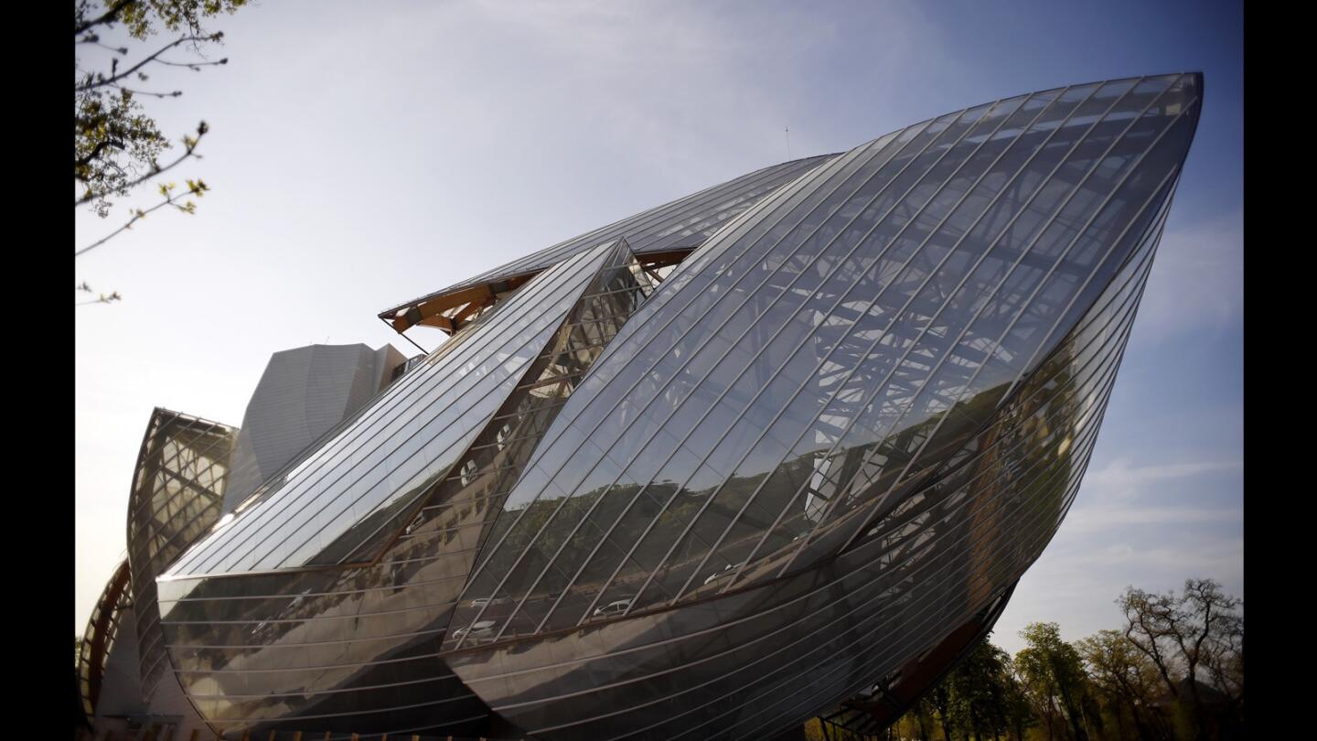 The Building of the Louis Vuitton Foundation Editorial Stock Image