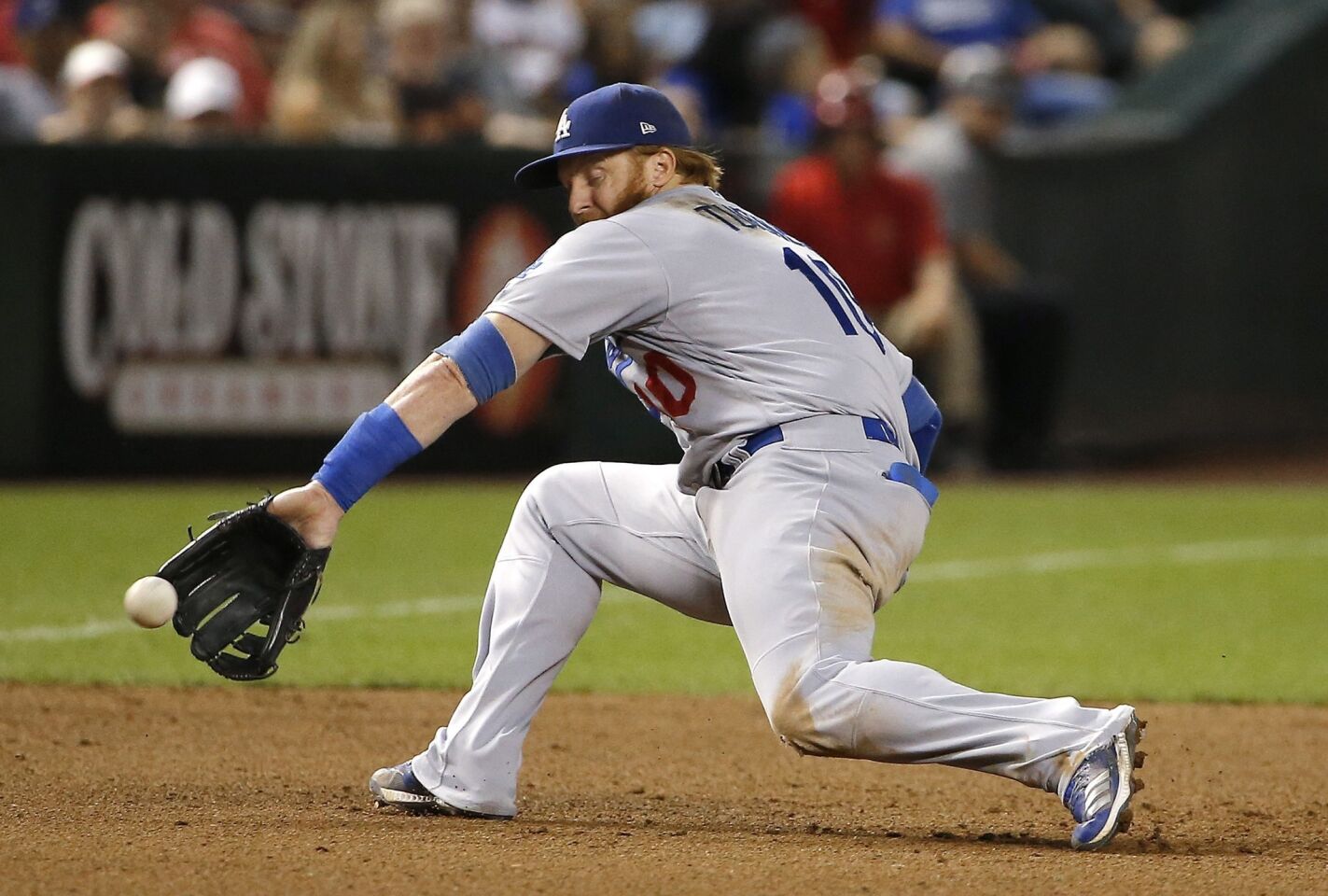 Los Angeles Dodgers third baseman Justin Turner scoops up a grounder hit by Arizona Diamondbacks' Jeff Mathis during the eighth inning of a baseball game Wednesday, Sept. 26, 2018, in Phoenix. The Diamondbacks defeated the Dodgers 7-2. (AP Photo/Ross D. Franklin)