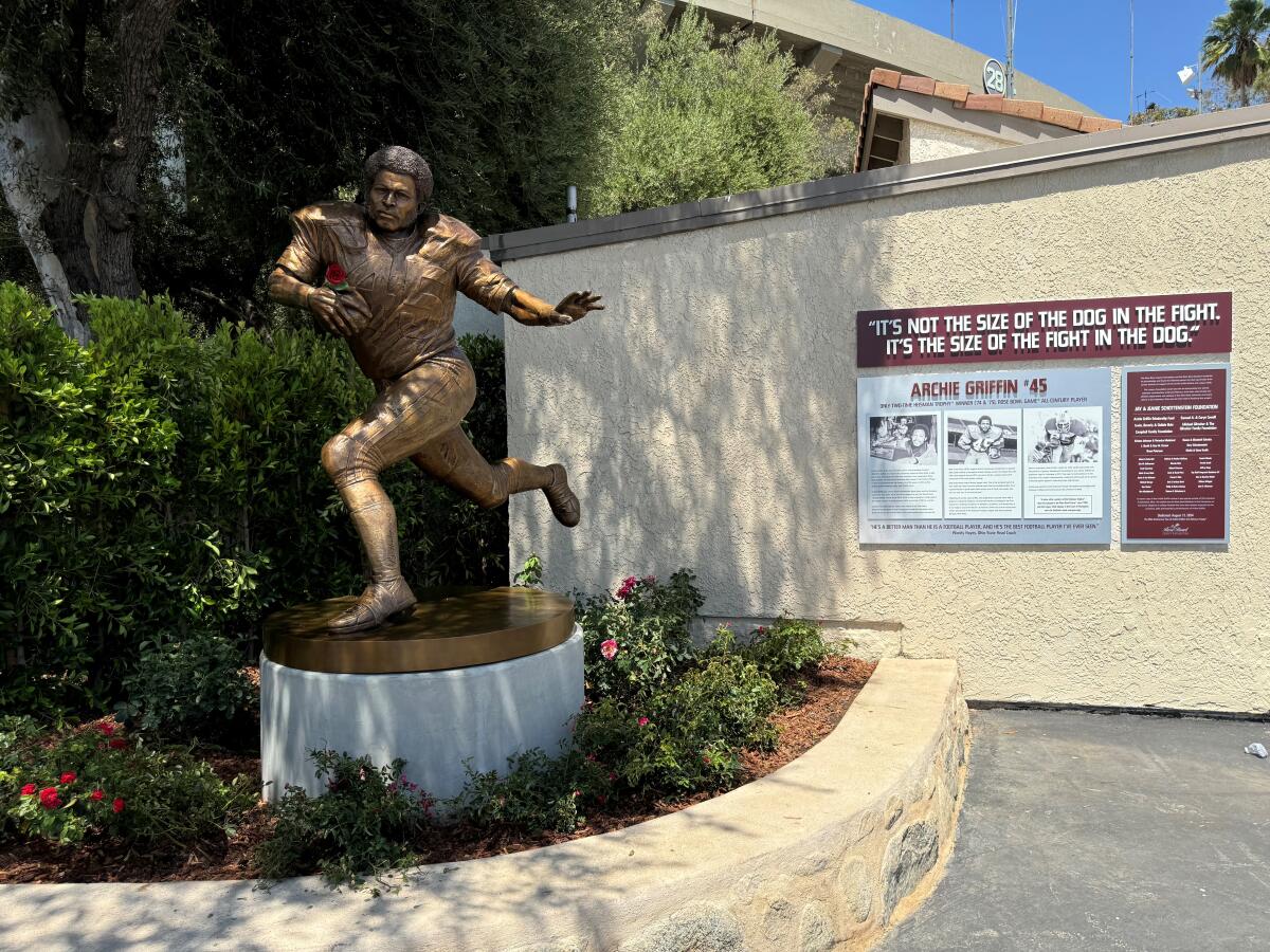 Rose Bowl unveils statue of Ohio State star Archie Griffin - Los Angeles Times