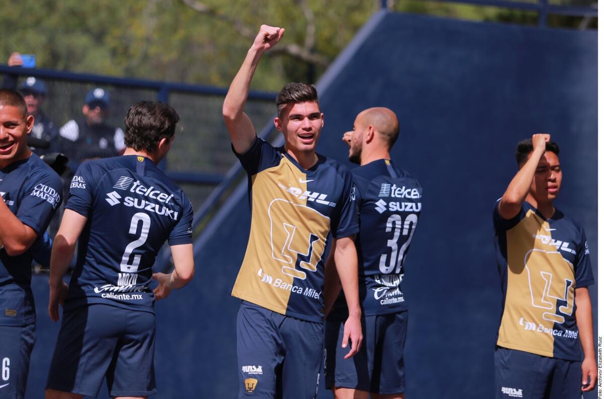 Johan Vásquez (centro), de 22 años, jugó la Final del Clausura 2020 con Pumas 