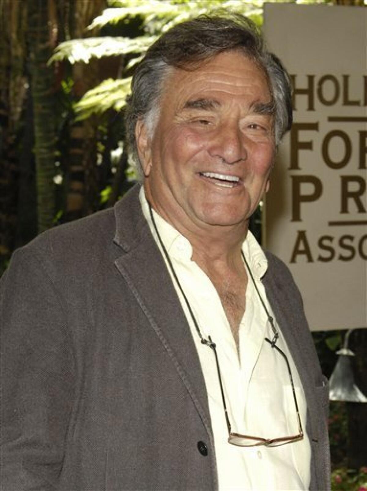 Columbo star Peter Falk appears to be dazed and confused as he walks around  Beverly Hills Los Angeles, California - 22.04.08 Stock Photo - Alamy