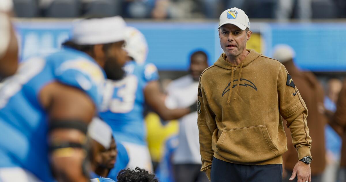 Chargers’ defensive leaders defend embattled coach Brandon Staley, vow to improve