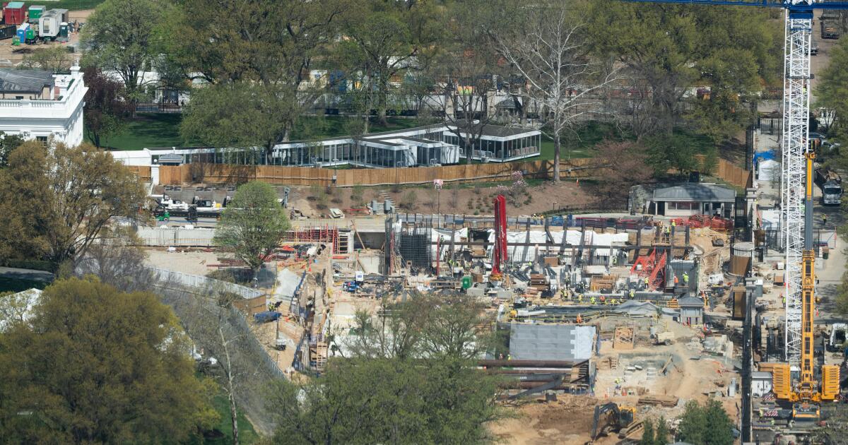 La construction de la salle de bal de Trump se poursuivra pour l’instant, selon la cour d’appel