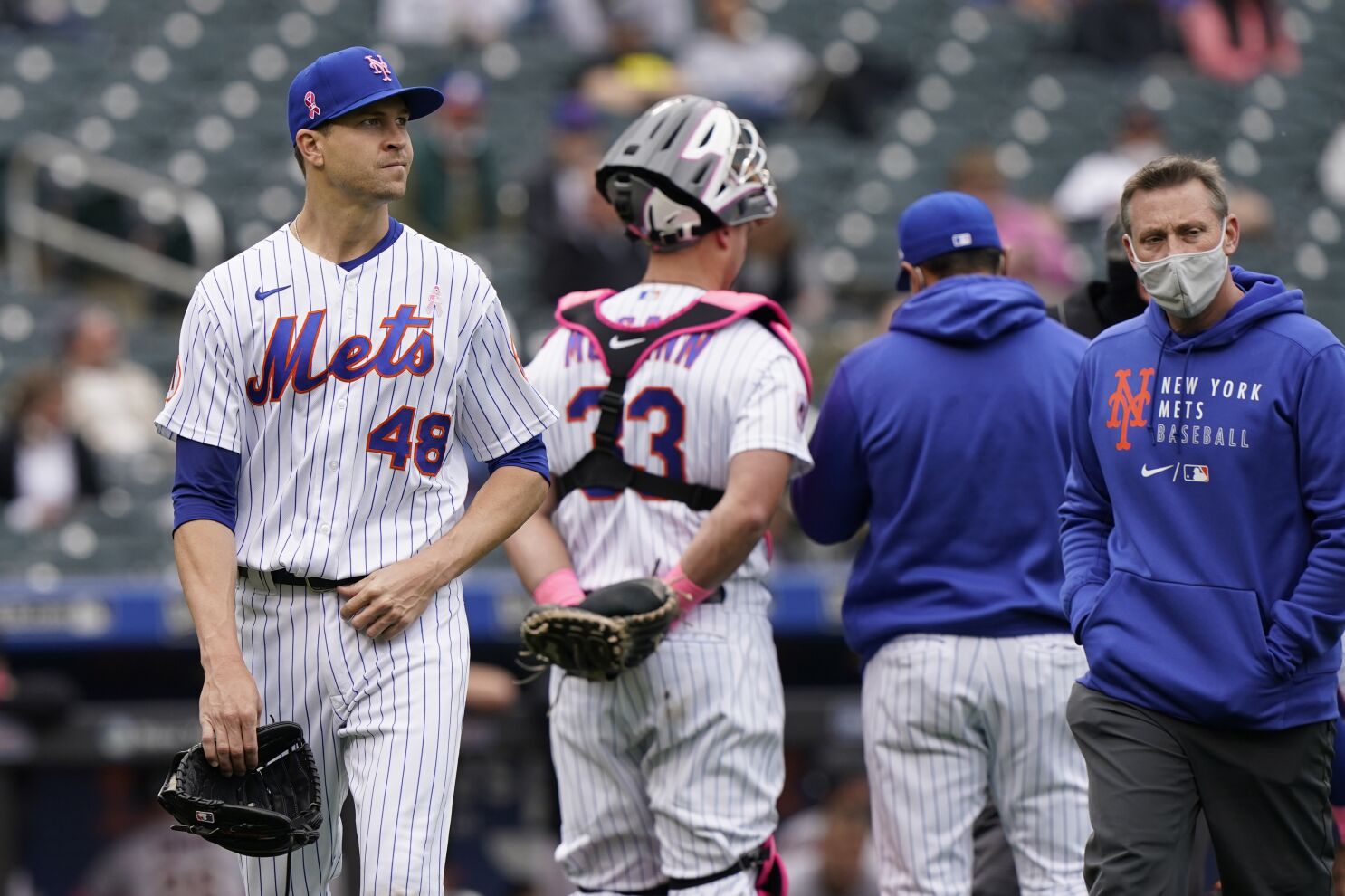 Mets' deGrom plays catch, studies mechanics amid side issue - The