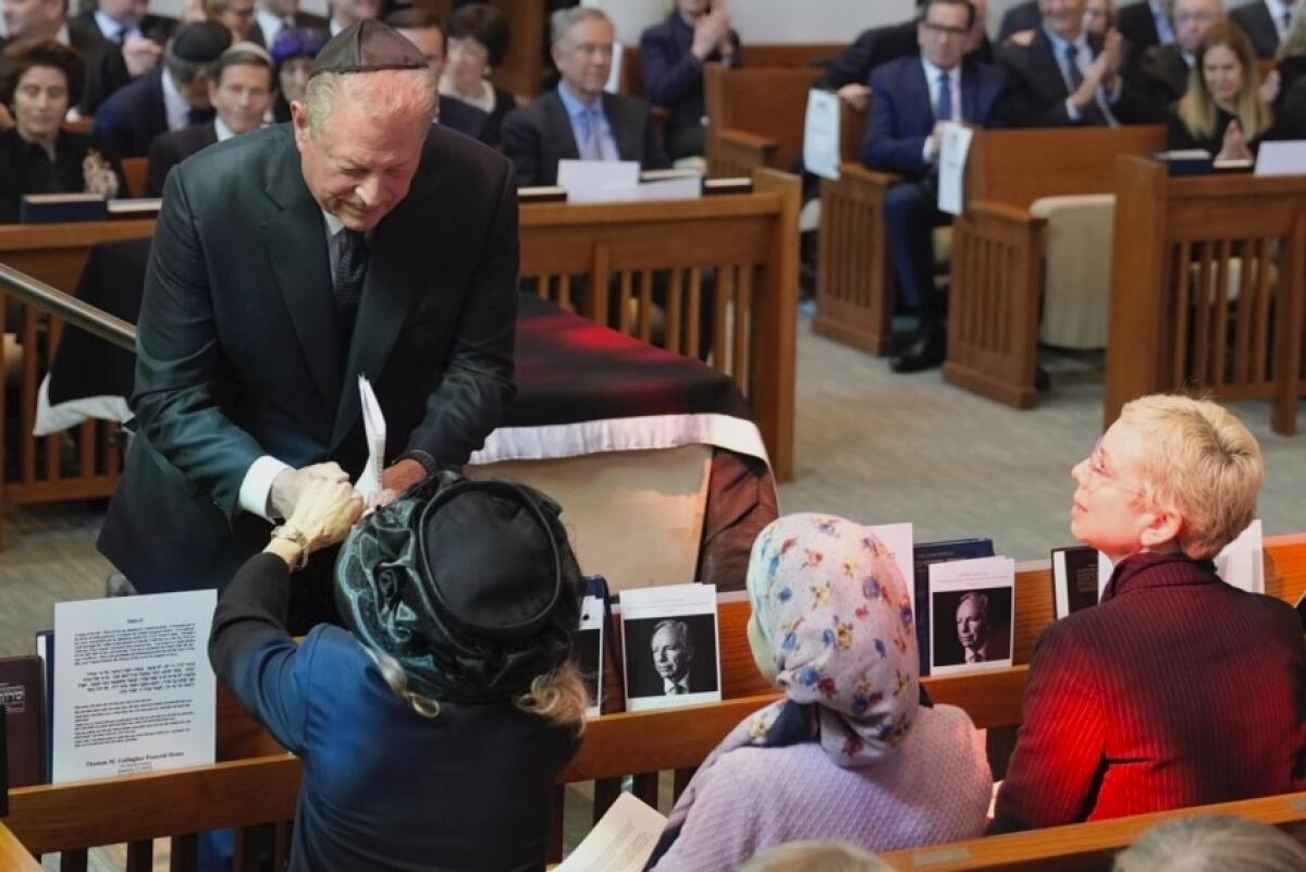 Former Vice President Al Gore offers his condolences to Hadassah Lieberman during the funeral for her husband.