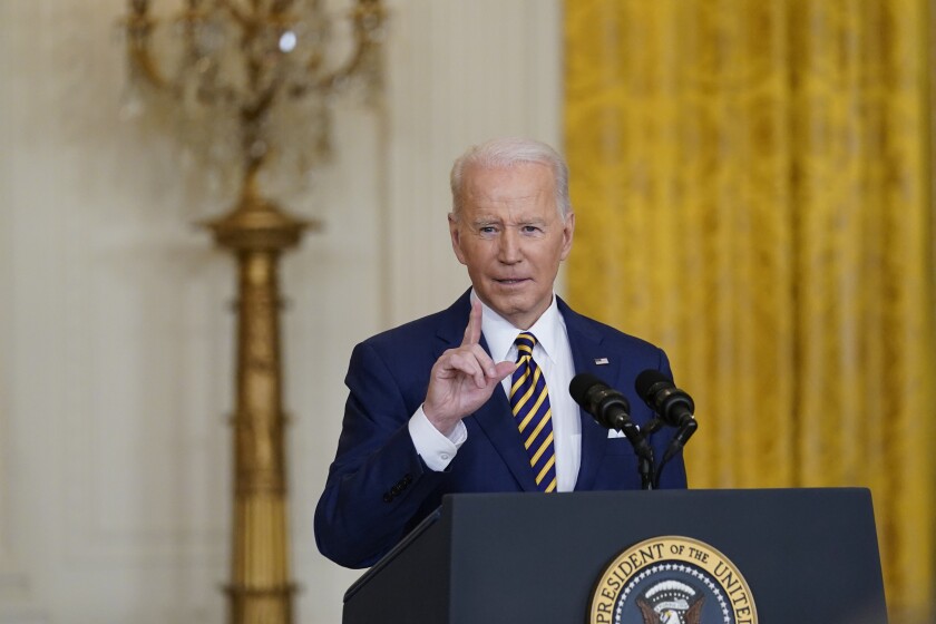 El presidente de Estados Unidos, Joe Biden, habla en una conferencia de prensa en la Sala Este de la Casa Blanca en Washington, el miércoles 19 de enero de 2022. (AP Foto/Susan Walsh)