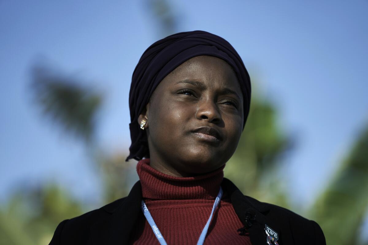 Nakeeyat Dramani Sam, una activista climática de Ghana, posa para una foto 